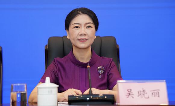 吳曉麗簡歷：來賓市政協(xié)主席吳曉麗，曾任廣西廣播電視局副局長、婦聯(lián)副主席，來賓市委副書記